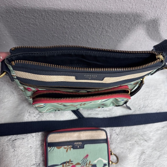 FOSSIL Crossbody and Wallet Set~Excellent like new condition♥️ ($195+$95~new) - Picture 10 of 12